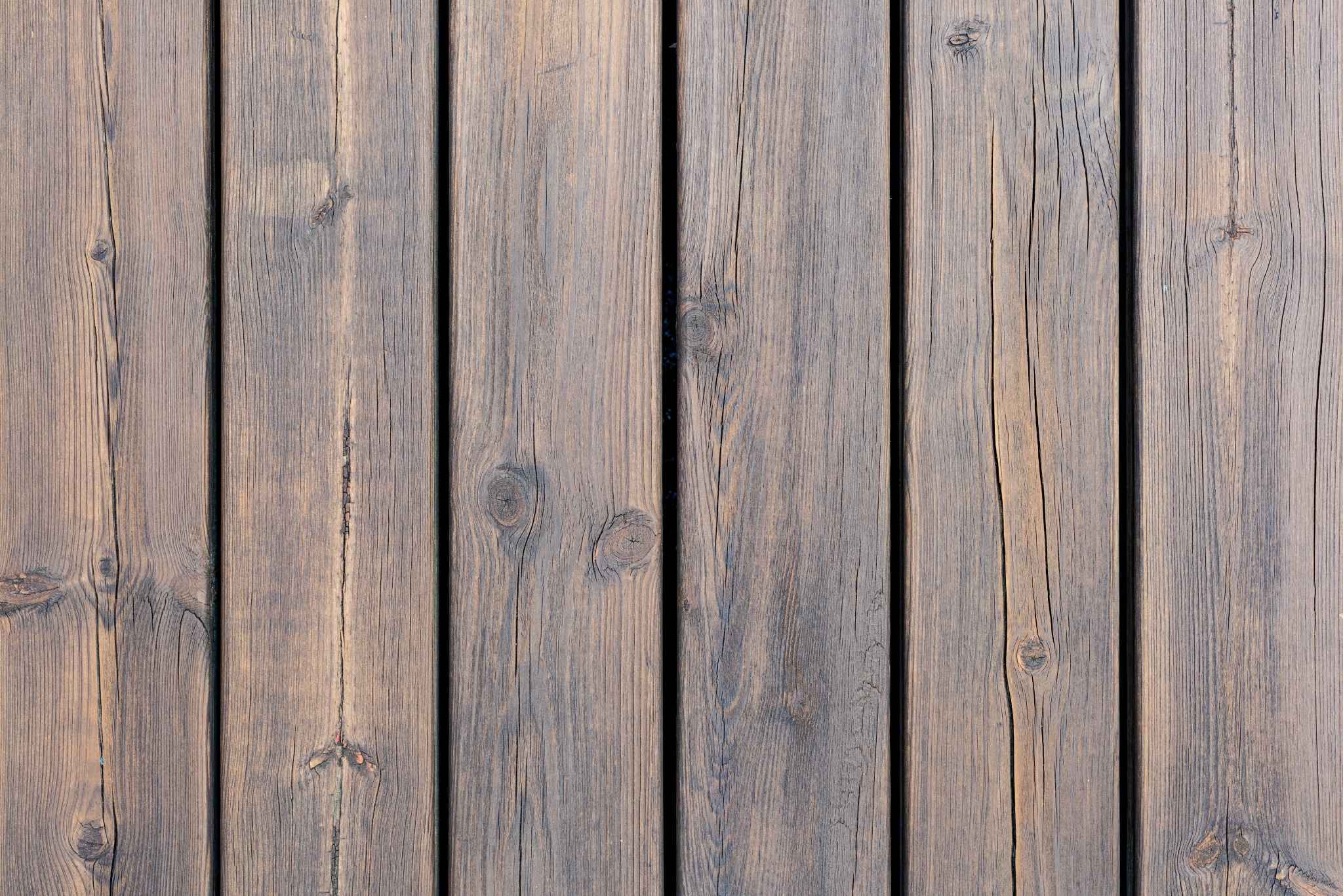 Nærbilde av terrassebord i tre.