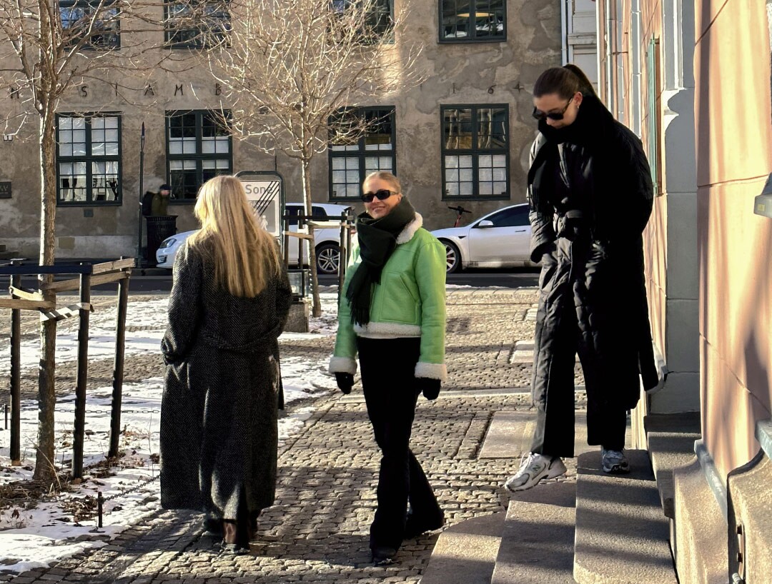 Sara, Sofie og Elise er ute for lunsj